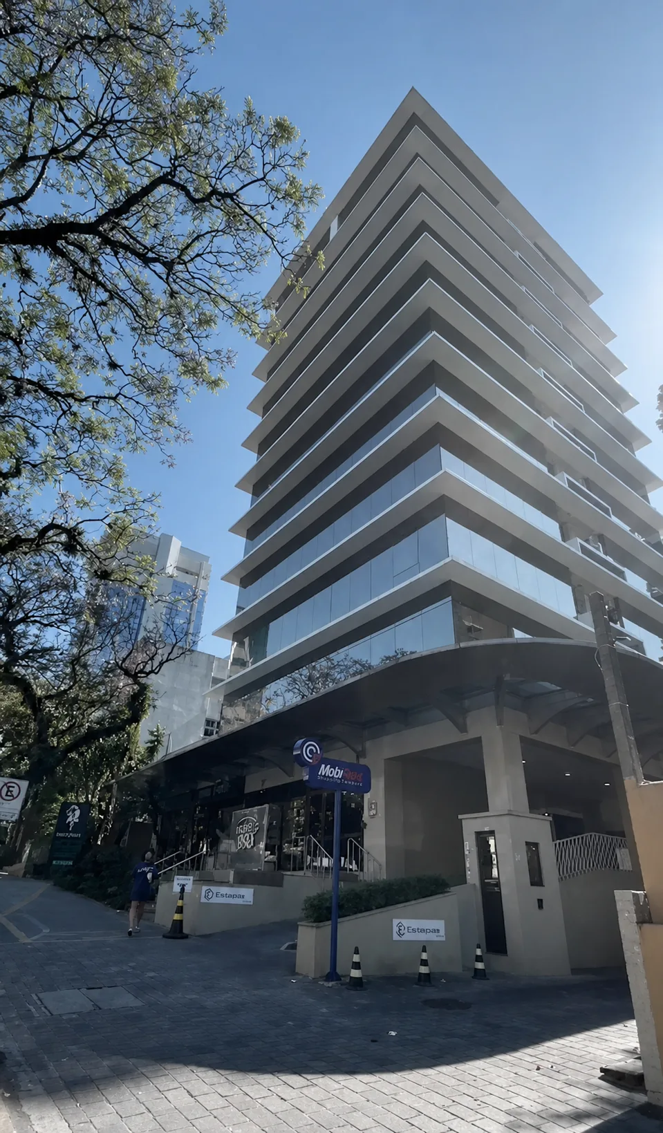 Fachada do edifício onde fica a ecooa, em Moinhos de Vento